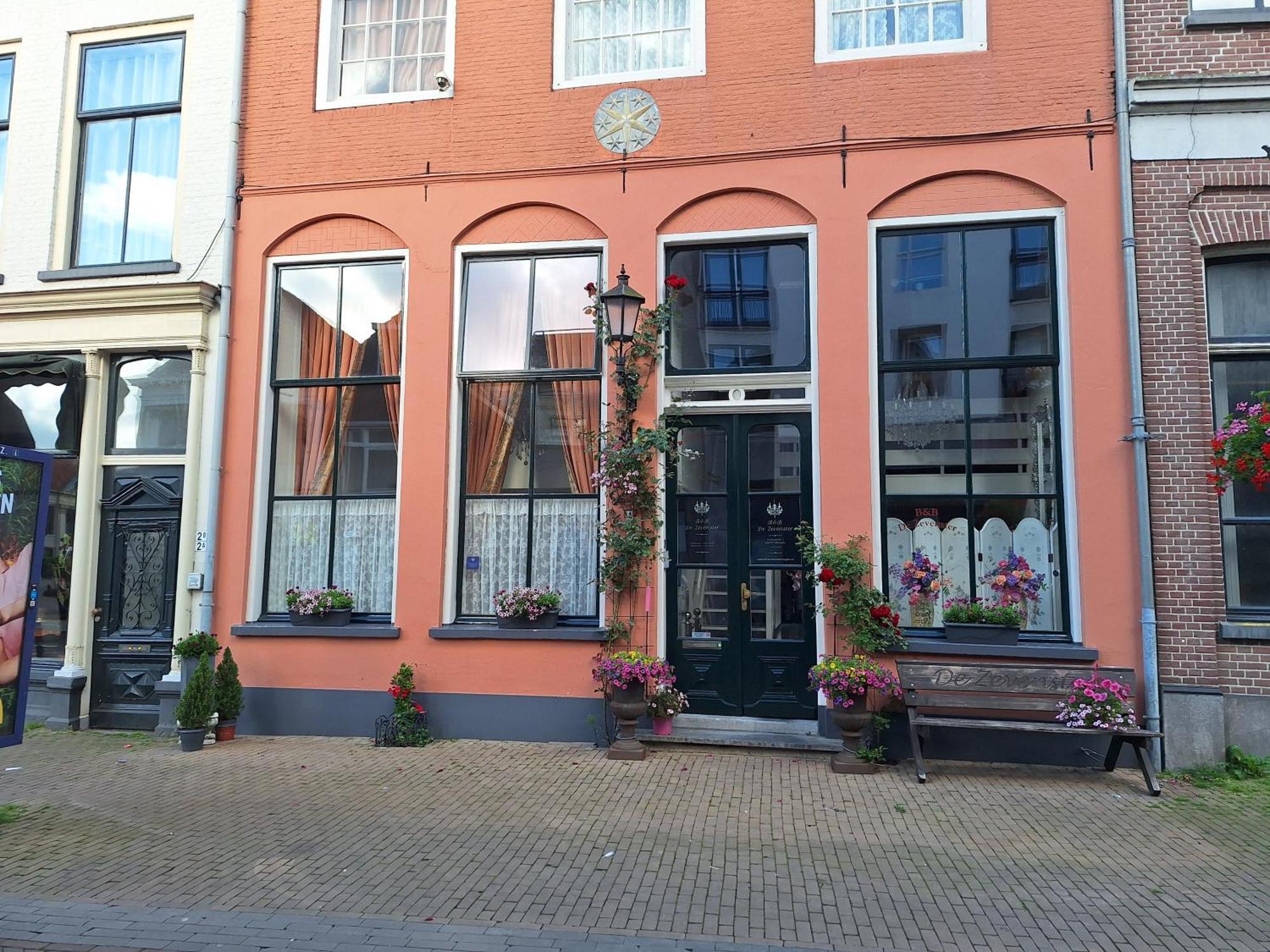 De Zevenster "Gevestigd Aan De Winkelstraat" Bed & Breakfast กัมเปิน ภายนอก รูปภาพ